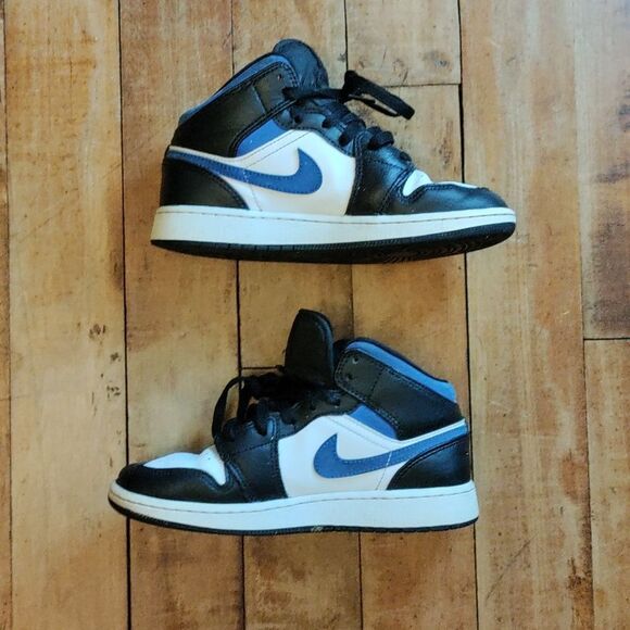 Nike Jordan 1 Mids size 4.5 Youth Blue White Black HighTop Sneakers Unisex - Picture 2 of 9